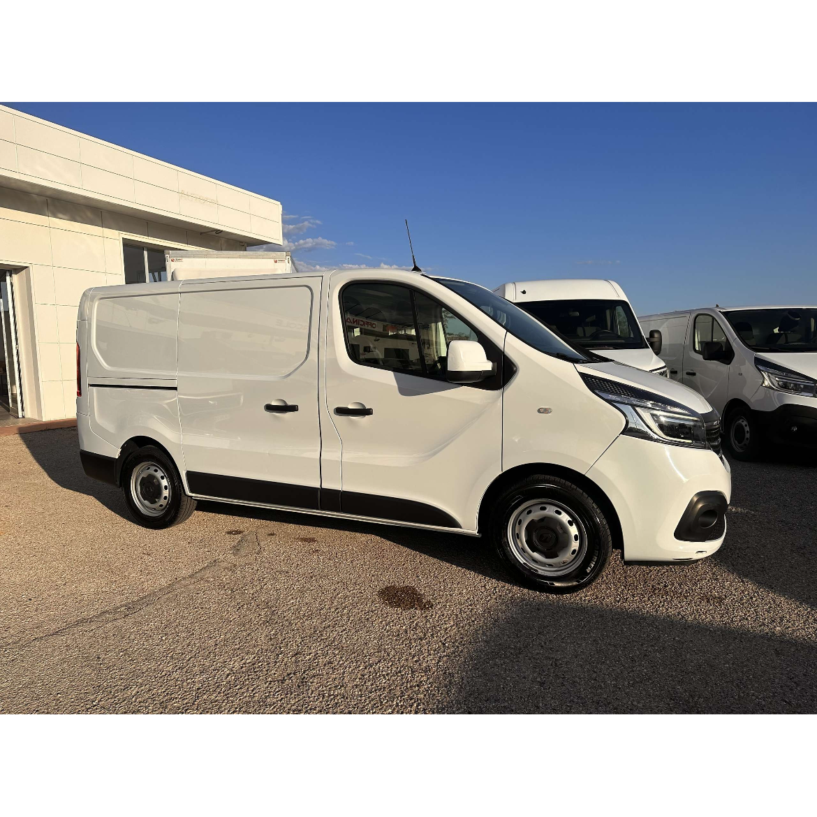 Ford Transit Custom 2.0 170CV Automatic Full Optional 2019 L2H1 – Furgone Professionale | Potenza e Comfort