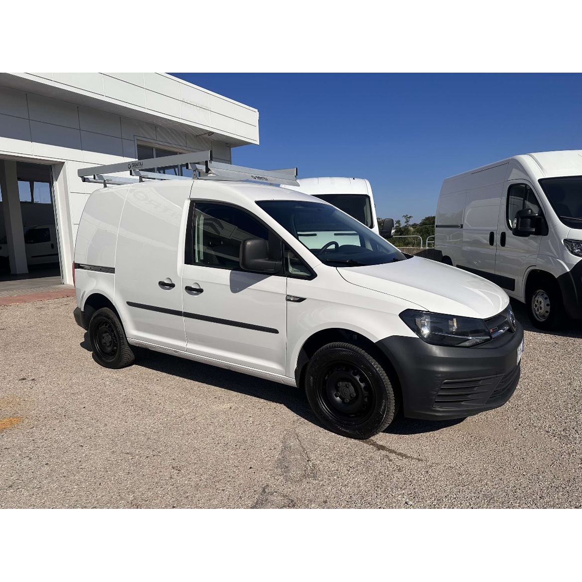 Volkswagen Caddy 2.0 TDI 110CV 4MOTION – Furgone Professionale | Potenza e Trazione Integrale